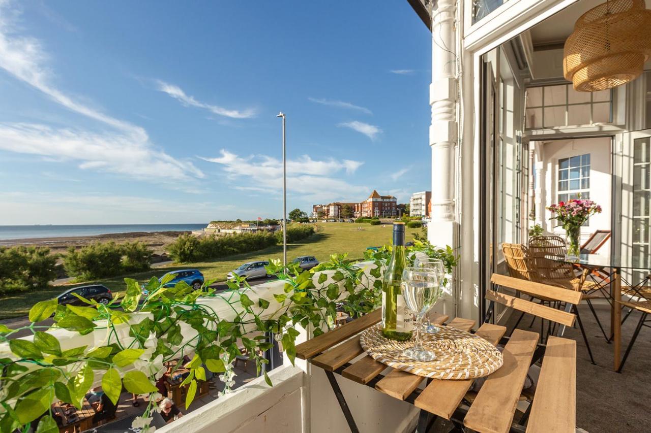 A View Of The Bay- Panoramic Sea Views- Sleeps 4 Apartment Westgate-on-Sea Ngoại thất bức ảnh